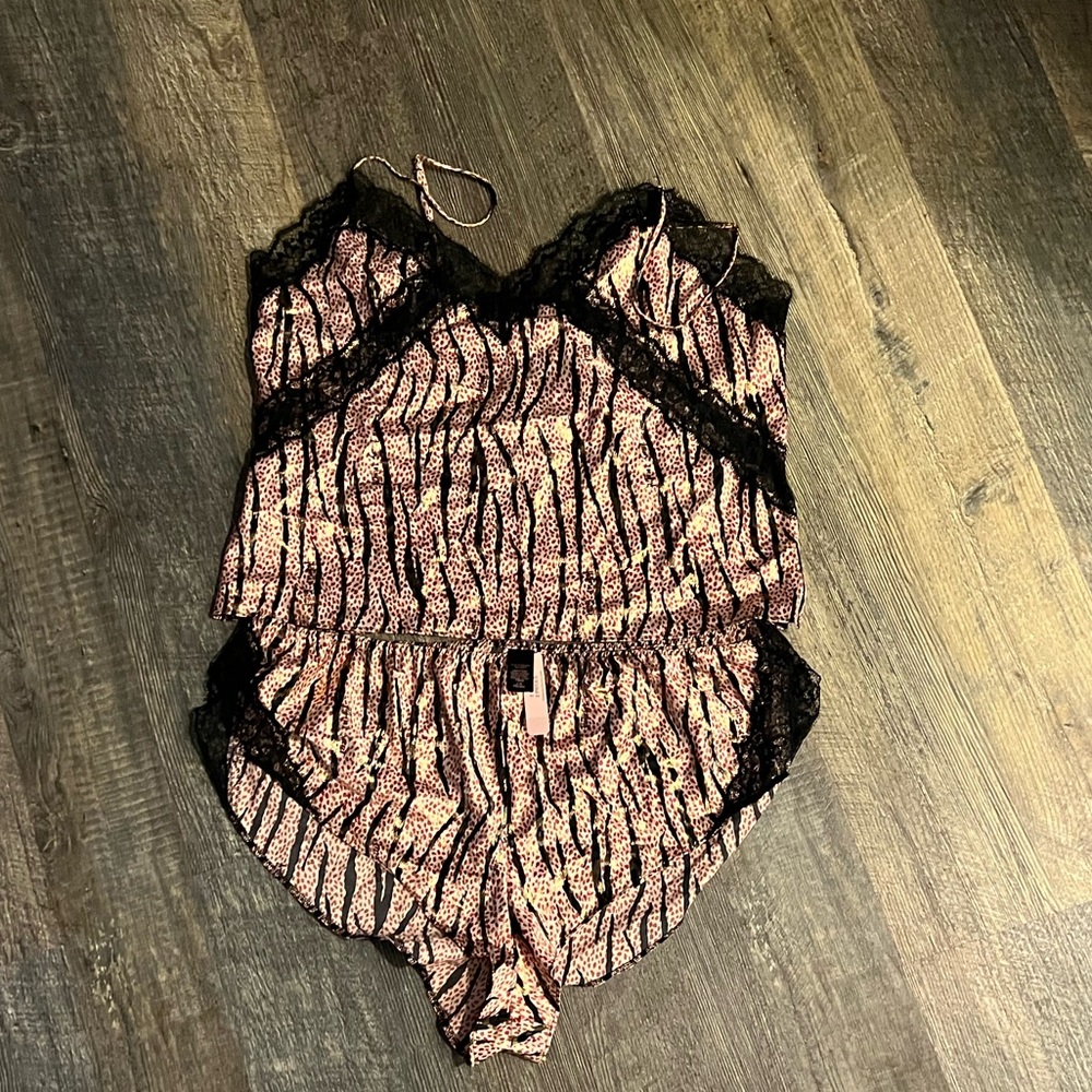 VS Cute silky lingerie set